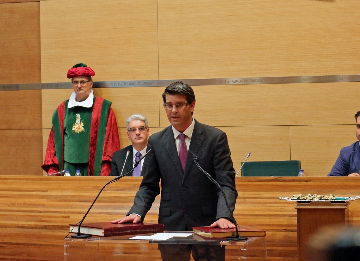 El nuevo presidente de la Diputación declara bienes por valor de 26.900 euros y un pasivo de 90.200,73 euros