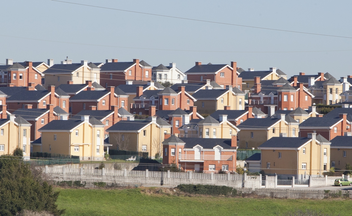 La compraventa de viviendas subió en Cantabria un 25,8% en junio, más que la media