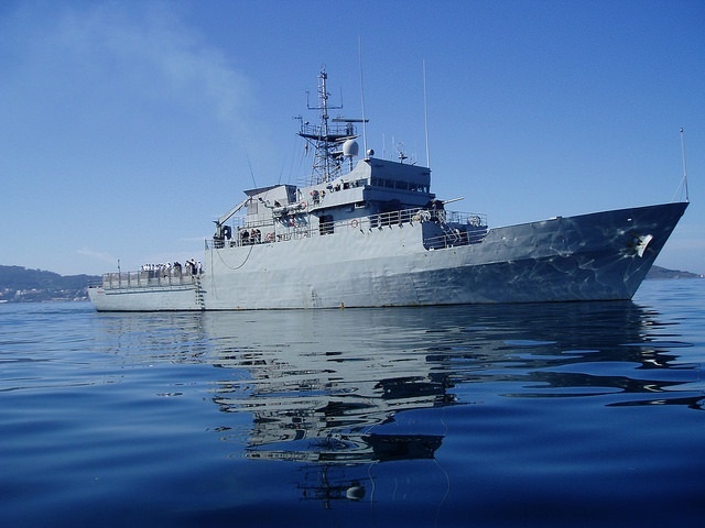 Un patrullero de la Armada colabora en el apresamiento de un velero que portaba 600 kgs de cocaína en su interior