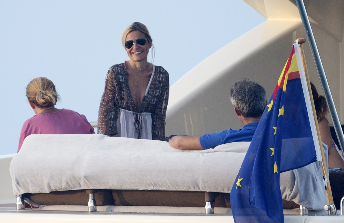 Eugenia Martínez de Irujo apura las vacaciones en Ibiza, sin José Coronado