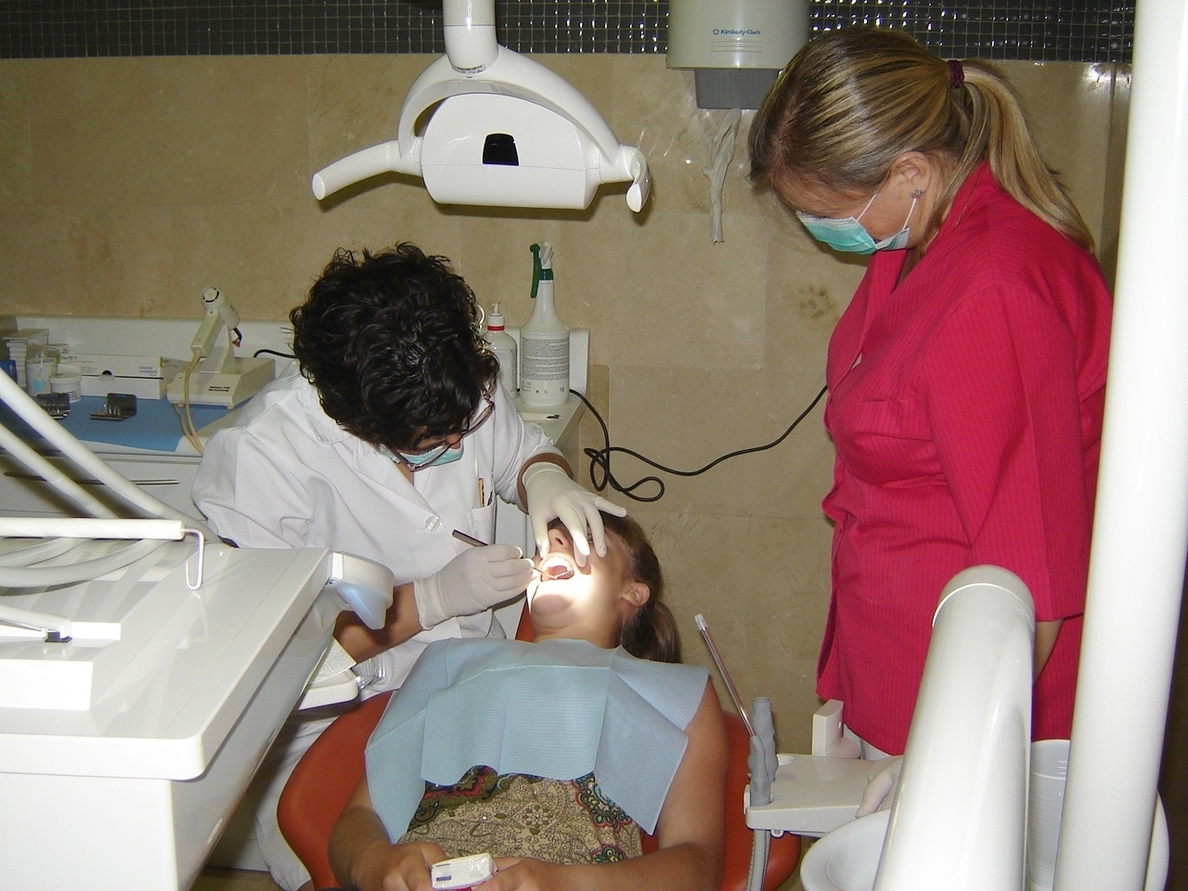 Dentistas alertan del presunto fraude en un grado de Odontología que oferta un centro privado de Castellón