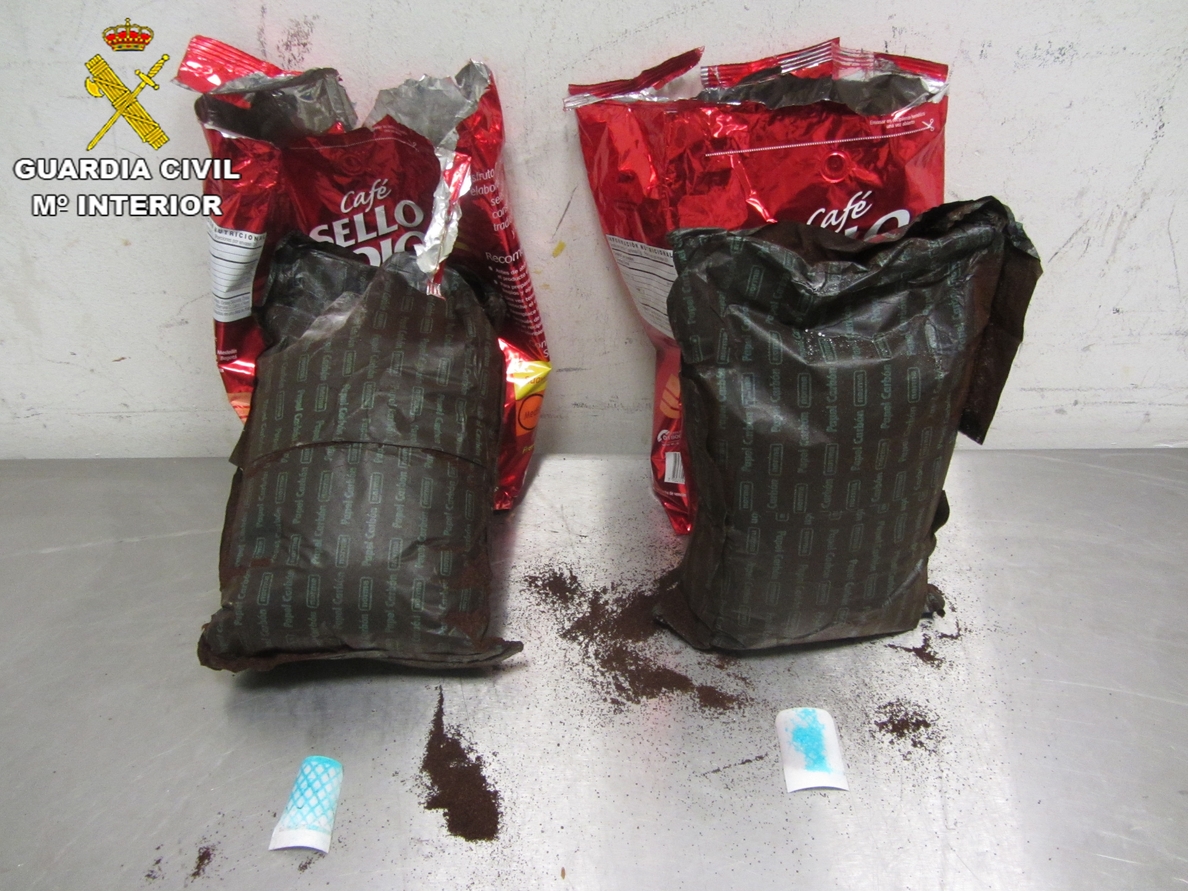 Localizada una partida de cocaína oculta en dos paquetes de café