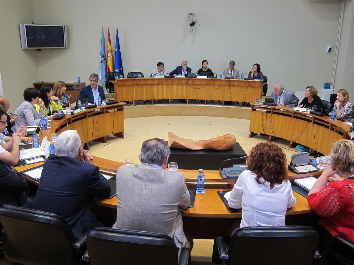 El Parlamento de Galicia reúne a los diputados el último día de »vacaciones» para debatir un pleno extraordinario