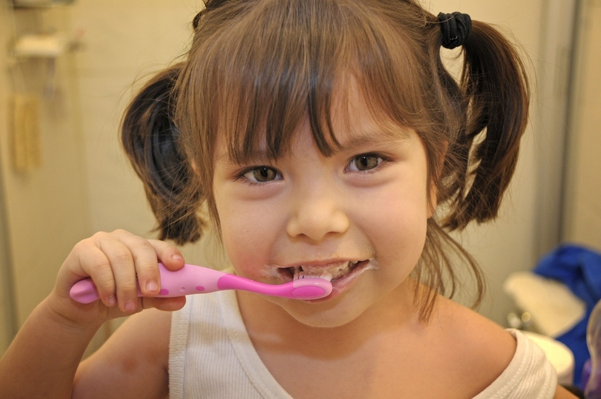 El 43,1% de los niños españoles no se cepilla los dientes durante el tiempo necesario