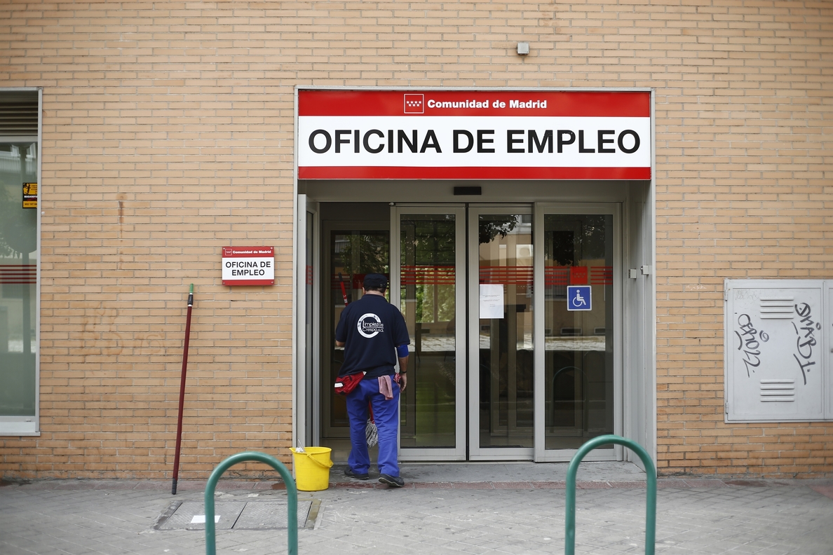 El desempleo bajó en 1.057 personas en agosto en Asturias