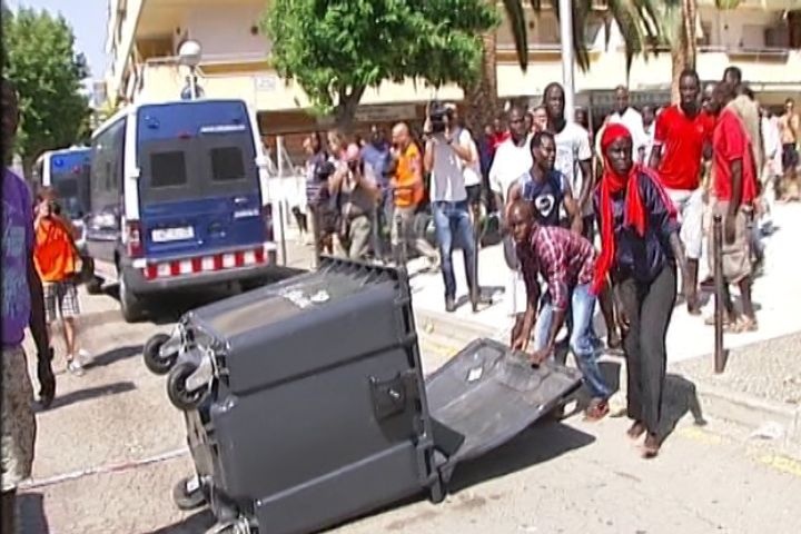 Los Mossos d»Esquadra detienen a tres senegaleses por los disturbios de Salou (Tarragona)