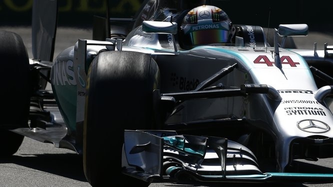 Hamilton marca el ritmo en los primeros libres con Alonso lejos y Sainz con problemas