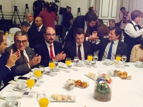 Lambán anuncia un plan para acoger refugiados sirios en Aragón y critica la «cicatera» política de Rajoy