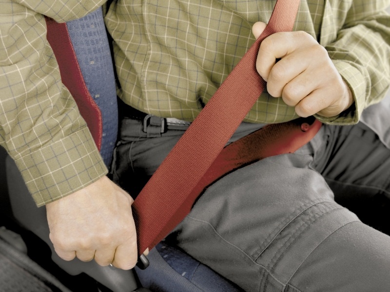 Tráfico controlará a más de 15.000 conductores para garantizar un uso adecuado del cinturón de seguridad