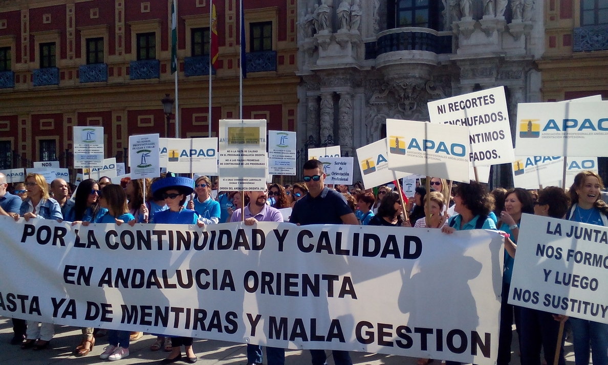 Cientos de técnicos de Andalucía Orienta protestan ante San Telmo por la «caótica gestión del empleo» desde la Junta