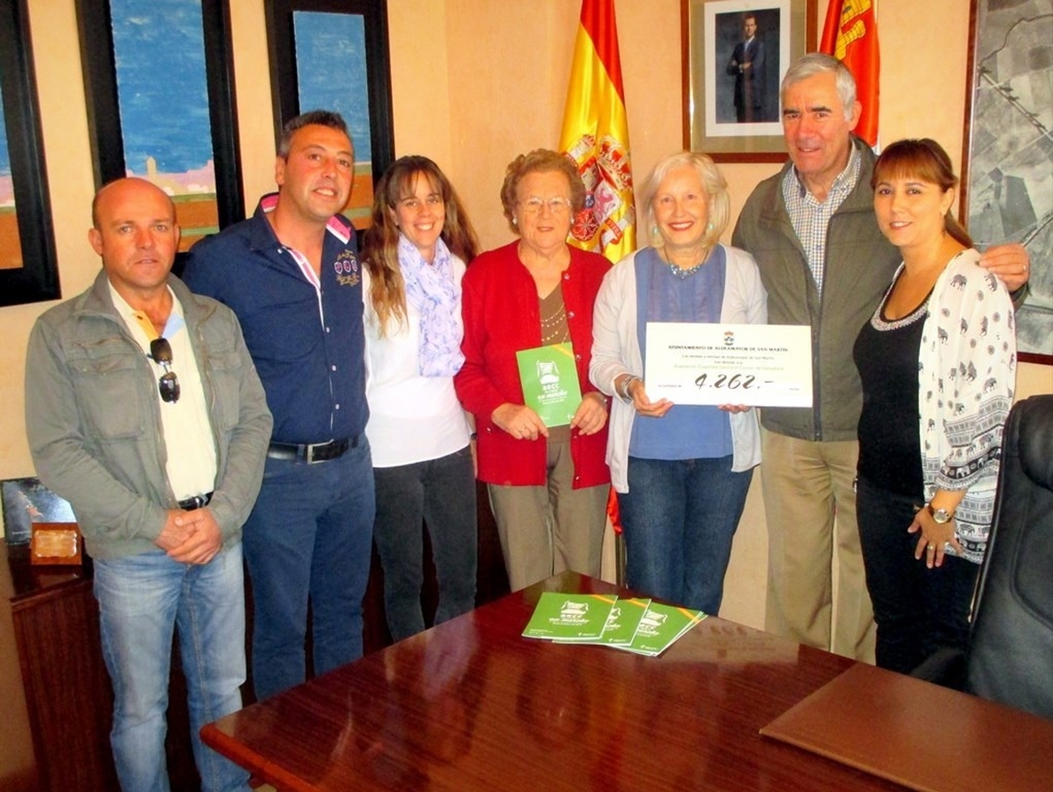 Aldeamayor (Valladolid) entrega un cheque de 4.262 euros a la Asociación Española Contra el Cáncer
