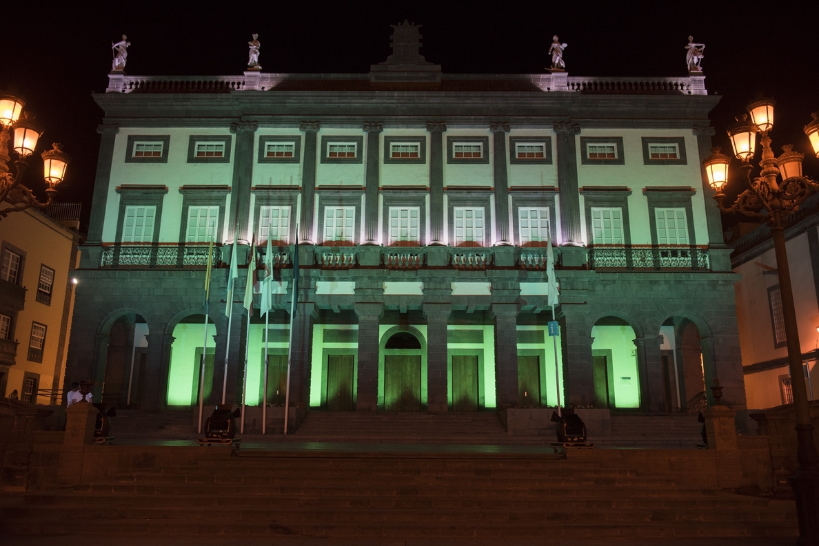 Las Casas Consistoriales de Las Palmas de Gran Canaria se iluminan de verde en apoyo a los discapacitados intelectuales