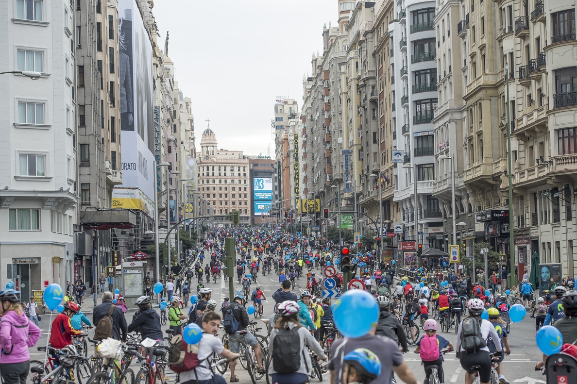 La Fiesta de la Bici congrega a más de 100.000 ciclistas por las calles de Madrid