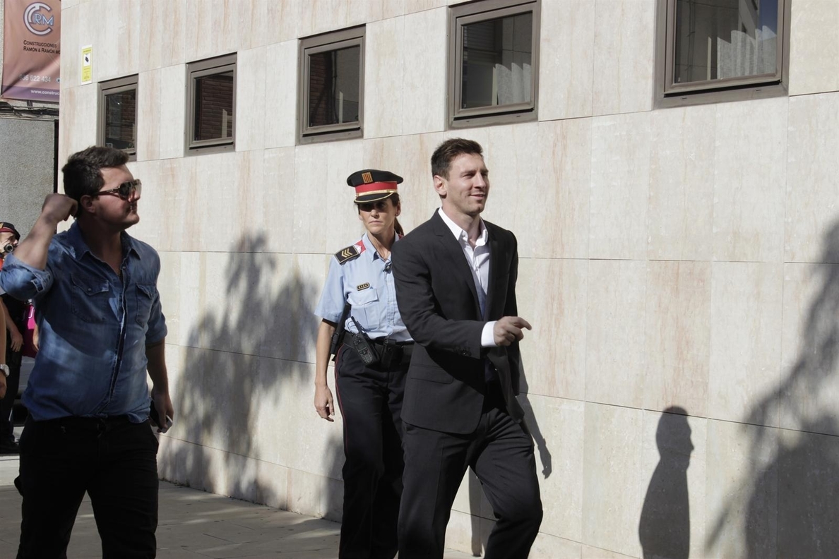 Fiscalía pide exculpar a Messi de fraude en derechos de imagen y pide cárcel para su padre