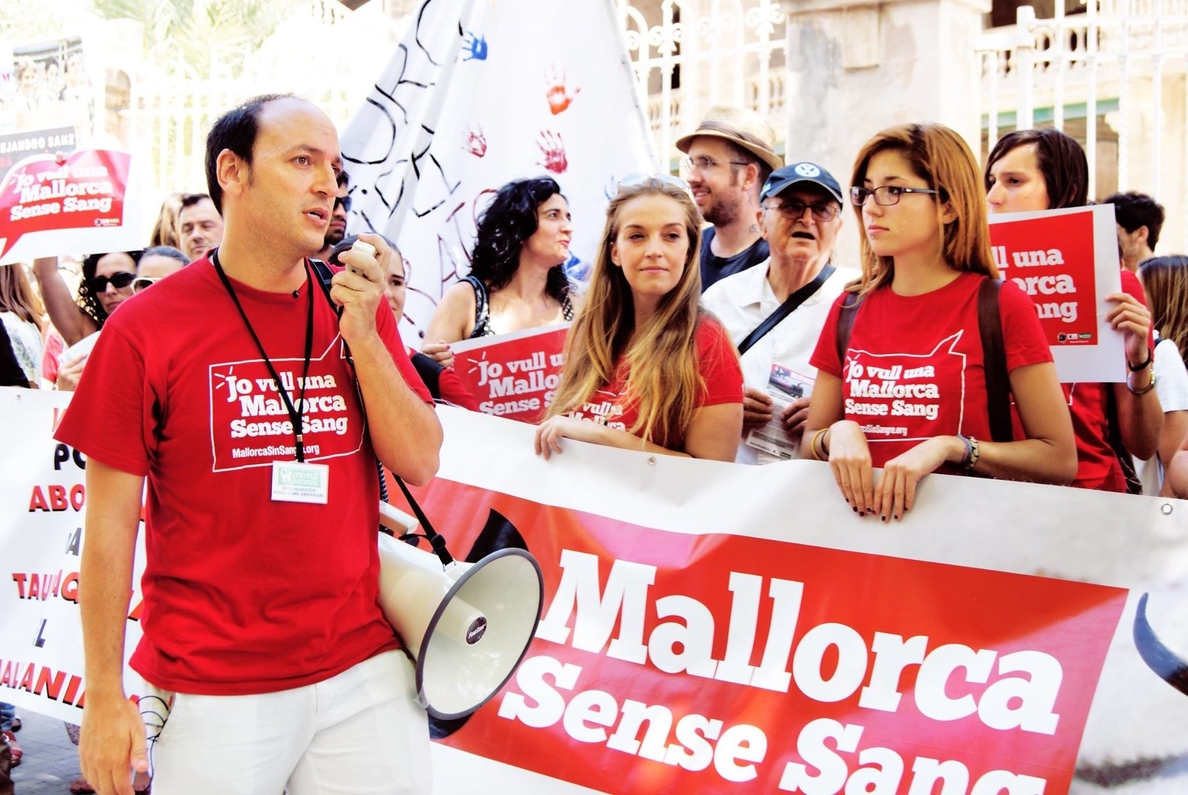 Abril afirma que la abolición de la tauromaquia en Baleares «será una realidad a partir de 2016»