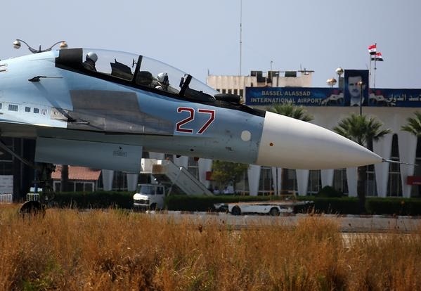 Los aviones rusos destruyen los depósitos de armas de un grupo rebelde sirio entrenado por EEUU
