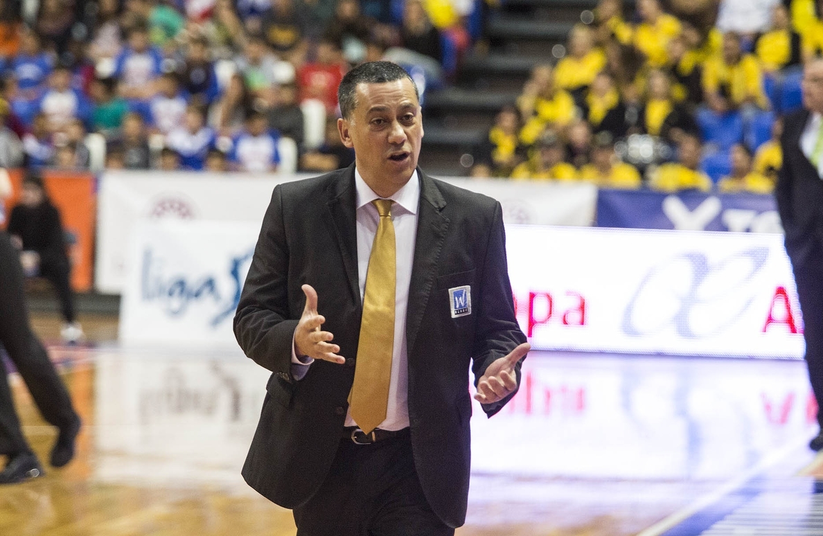 Alejandro Martínez renueva hasta 2017 como entrenador del Iberostar Tenerife