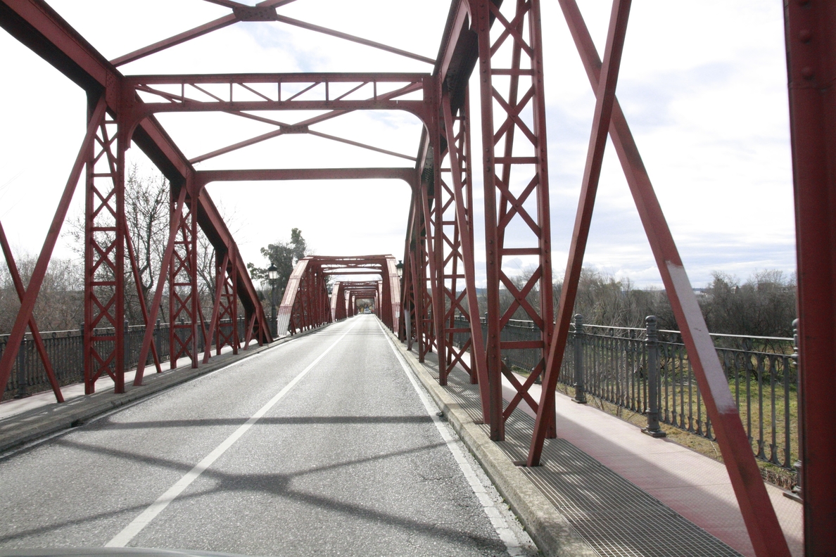 La DGT prevé 886.000 desplazamientos por Castilla-La Mancha desde este viernes por el puente de El Pilar