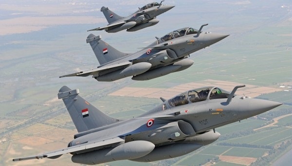 Le Drian confirma los segundos bombardeos de Francia contra Estado Islámico en Siria