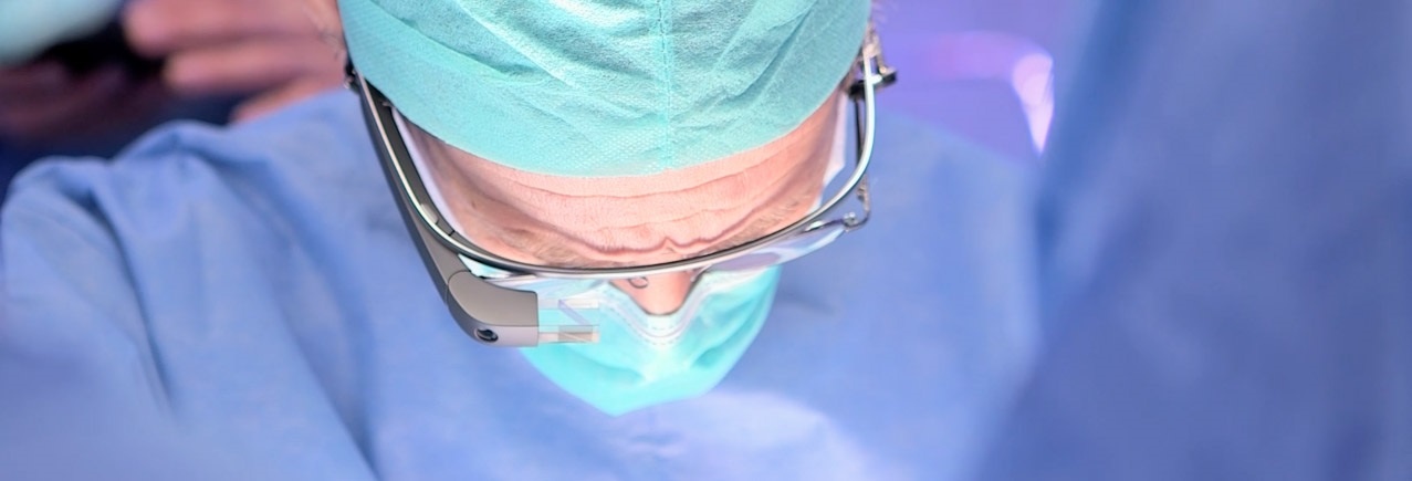 Ocho hospitales de Galicia utilizan por primera vez las »Google glass» en operaciones y consultas de Urología
