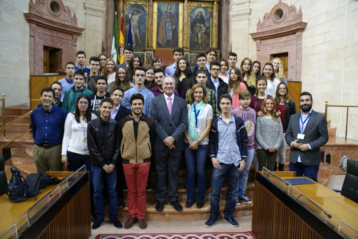 Alumnos del IES Trassierra, ganadores del concurso Euroscola, visitan el Parlamento andaluz