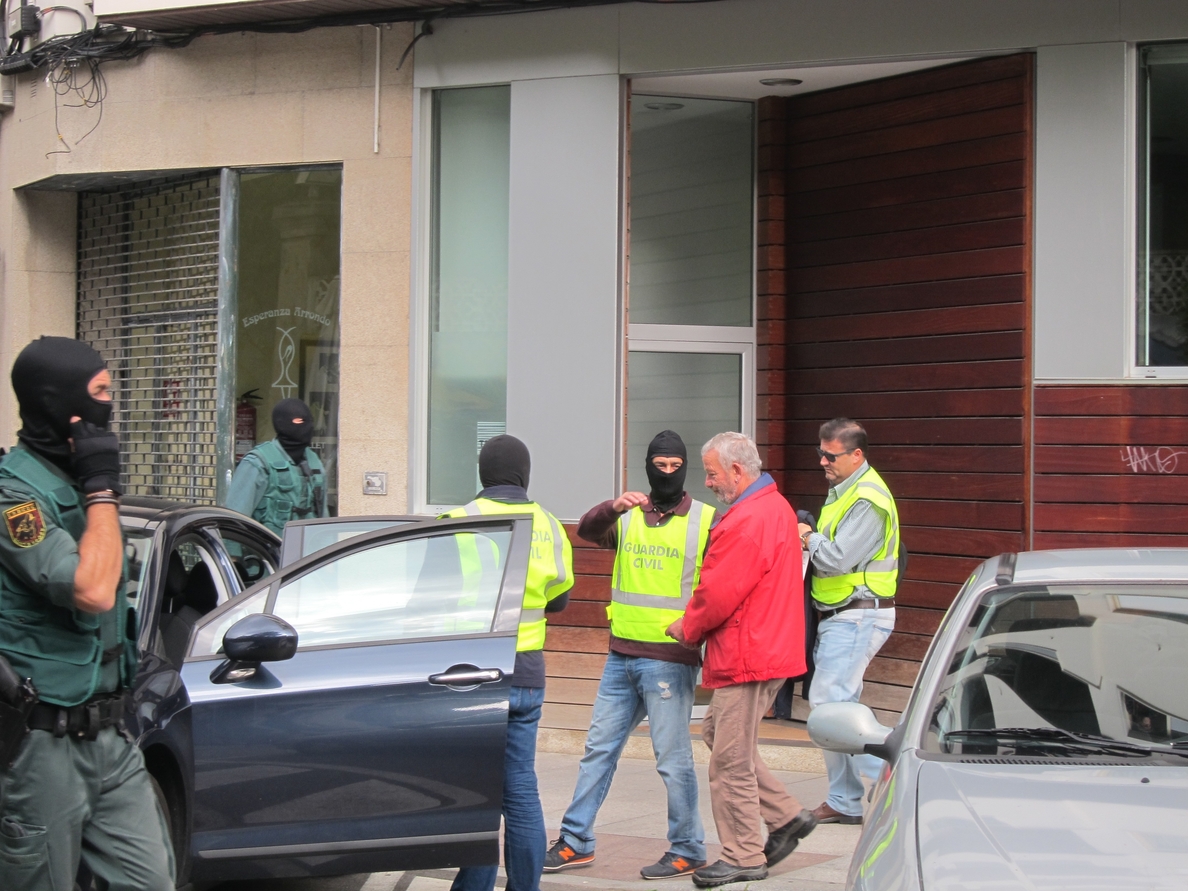 Cajas, carpetas y bolsas, intervenidas en un registro en Vigo en el operativo contra Resistencia Galega