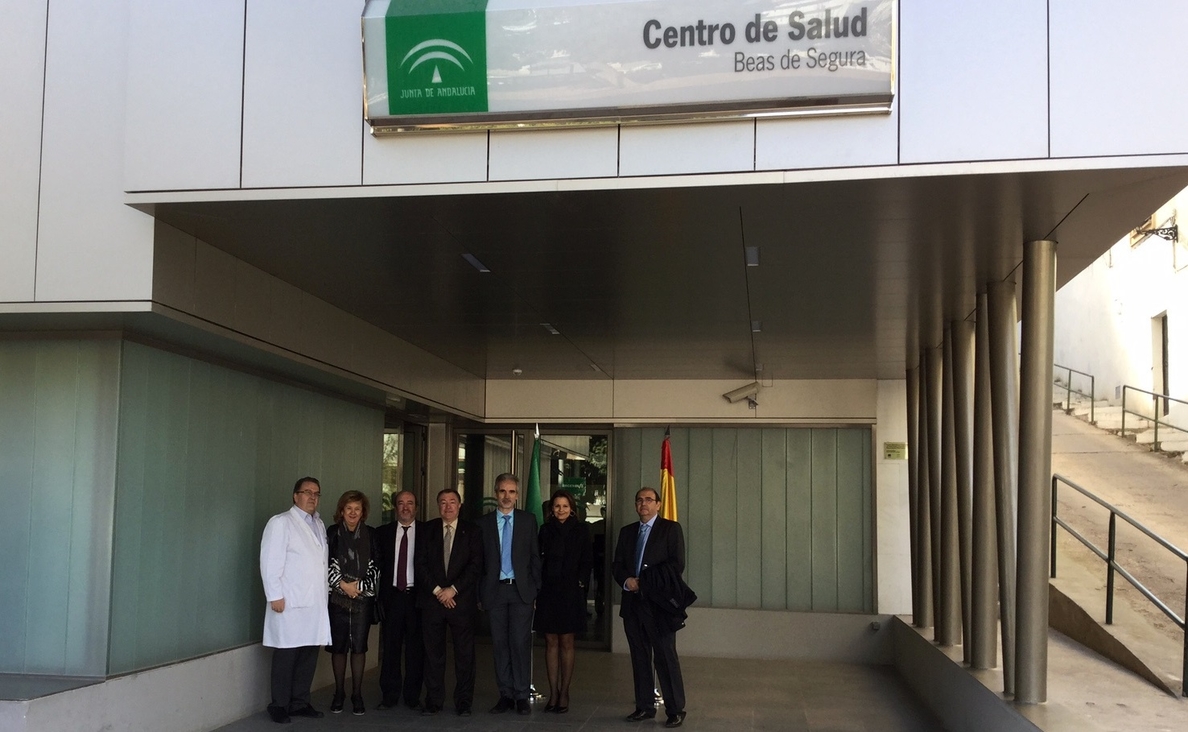 Aquilino Alonso visita el nuevo centro de salud de Beas de Segura, que duplica los espacios asistenciales