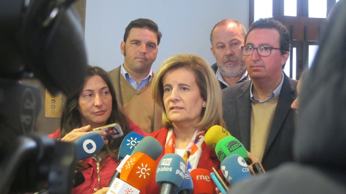 Báñez garantiza la colaboración del Gobierno con Abengoa y pide diálogo «hasta la extenuación»