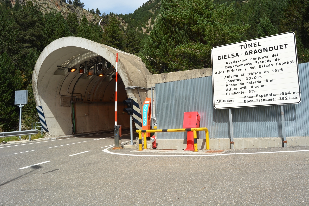 El Ministerio del Interior acuerda colaborar para reducir las horas de cierre del túnel de Bielsa