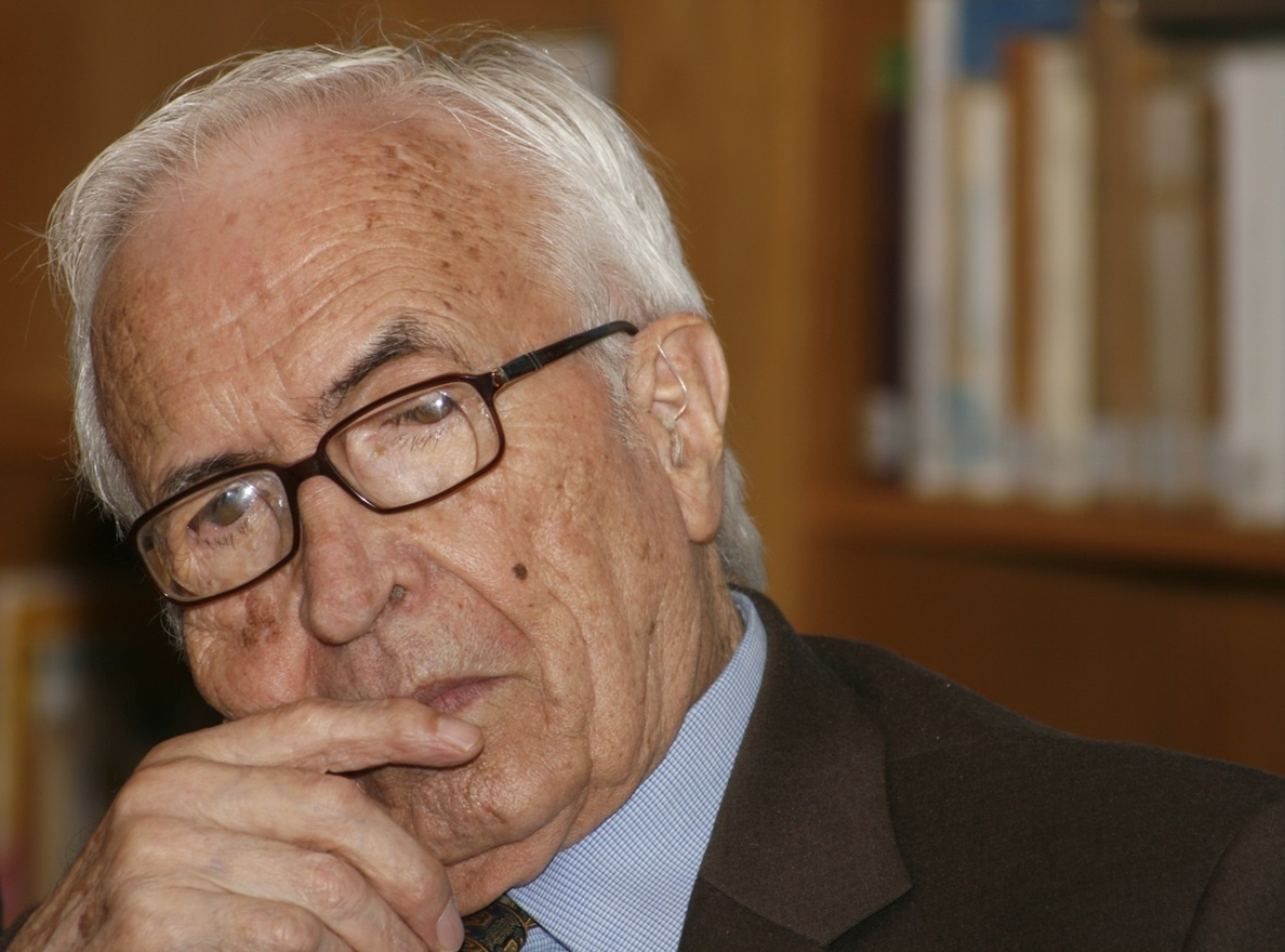 (AM) Fallece a los 87 años el escritor Xosé Neira Vilas, autor de »Memorias dun neno labrego»