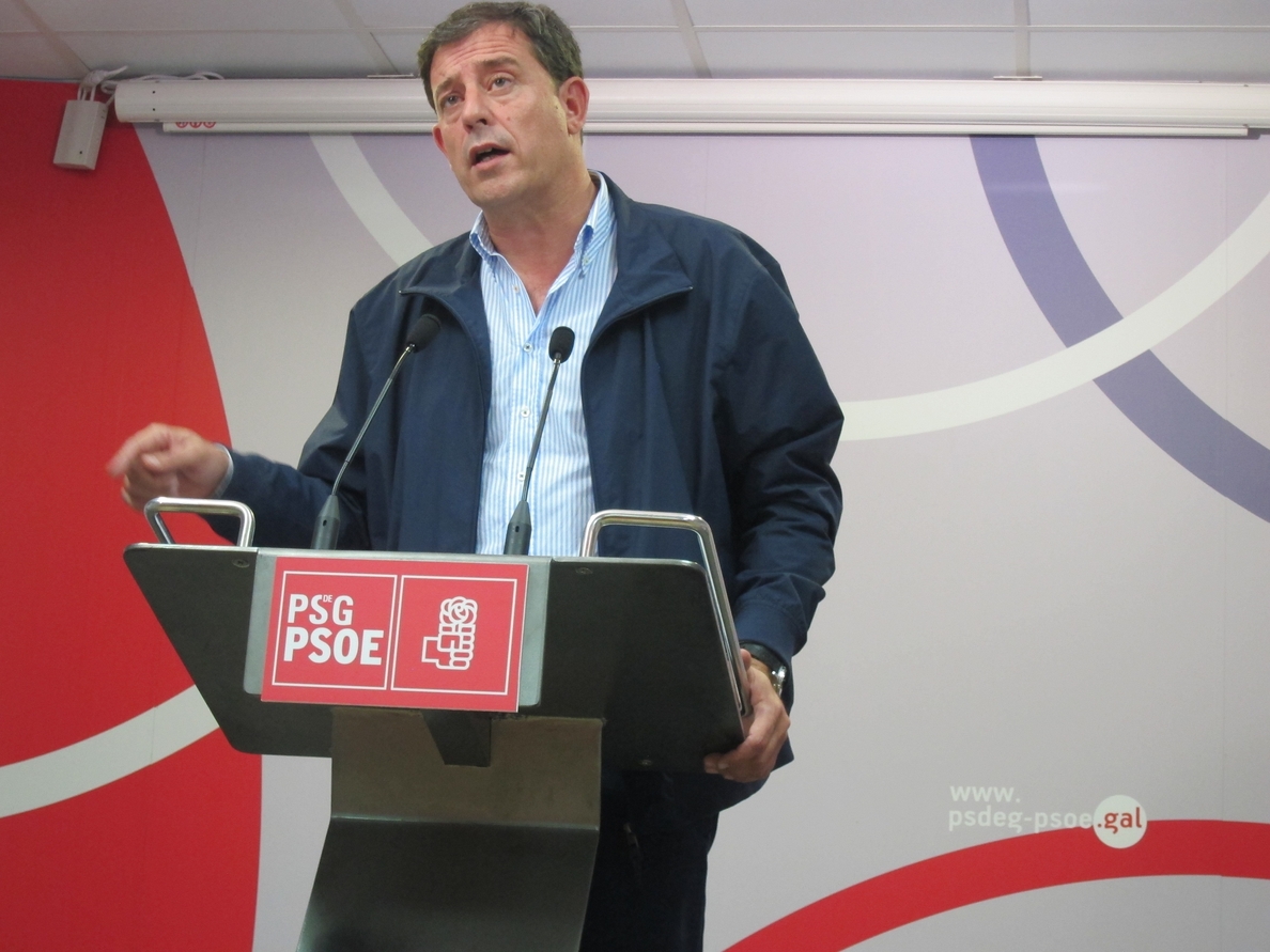 Besteiro critica a las fuerzas que «dividen» a la gente en «rebelde y sumisa» y dice que el cambio viene con el PSOE