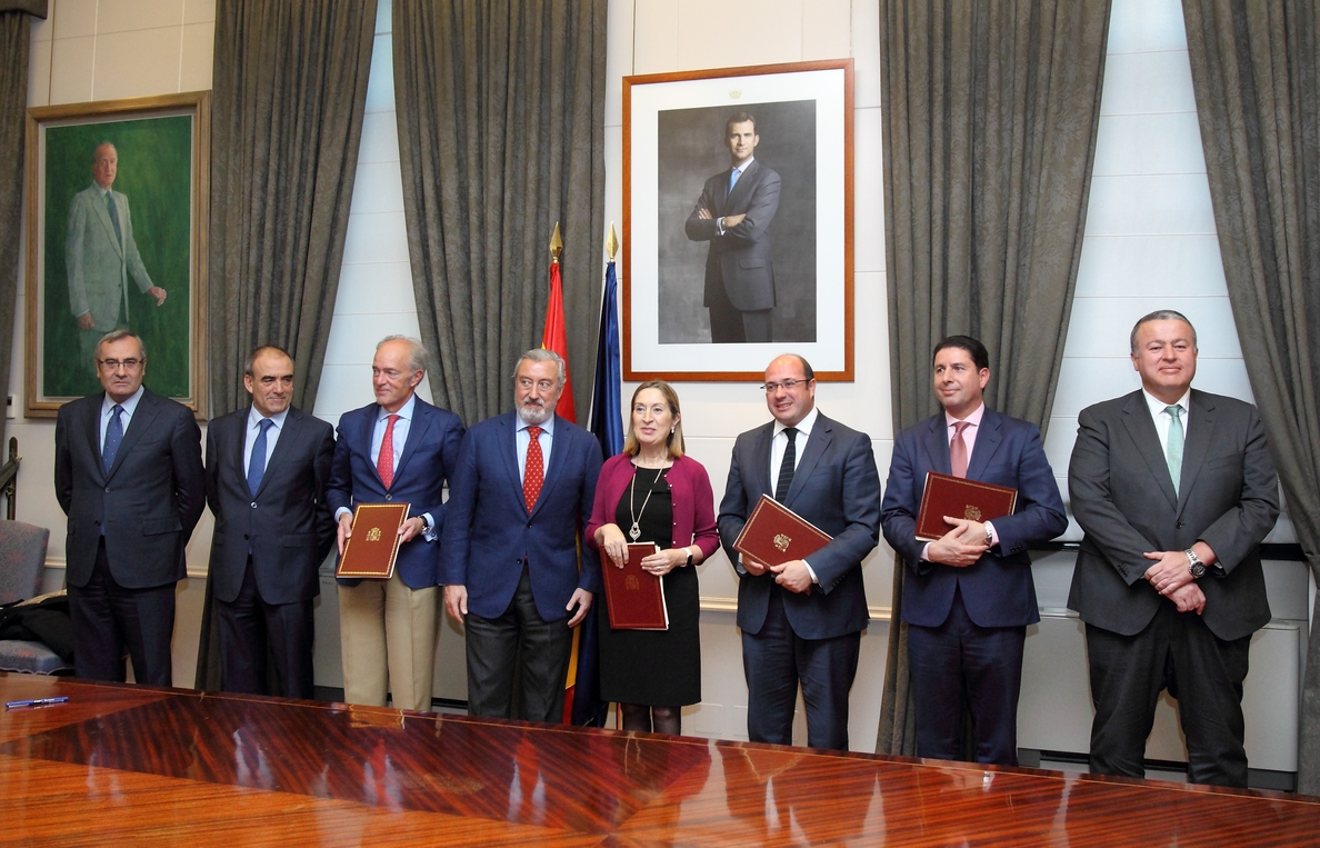 La Comunidad, Fomento, Puerto de Cartagena y Adif firman el convenio para la financiación de la Variante de Camarillas