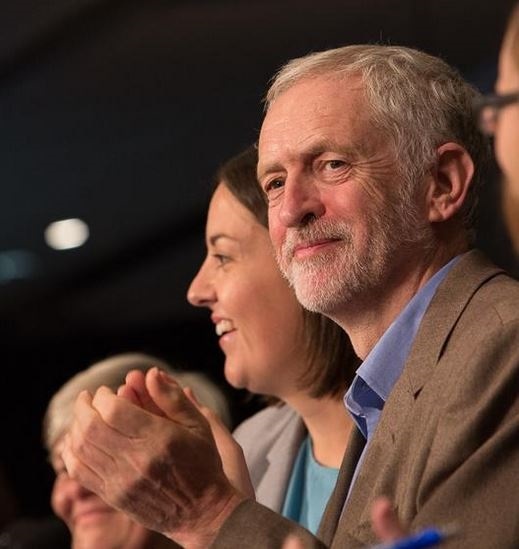 Corbyn dará libertad de voto a los diputados laboristas en el debate sobre la intervención en Siria