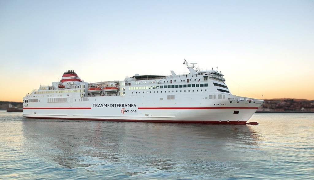La conexión marítima entre Málaga y Melilla cerrará el año con más de 240.000 pasajeros