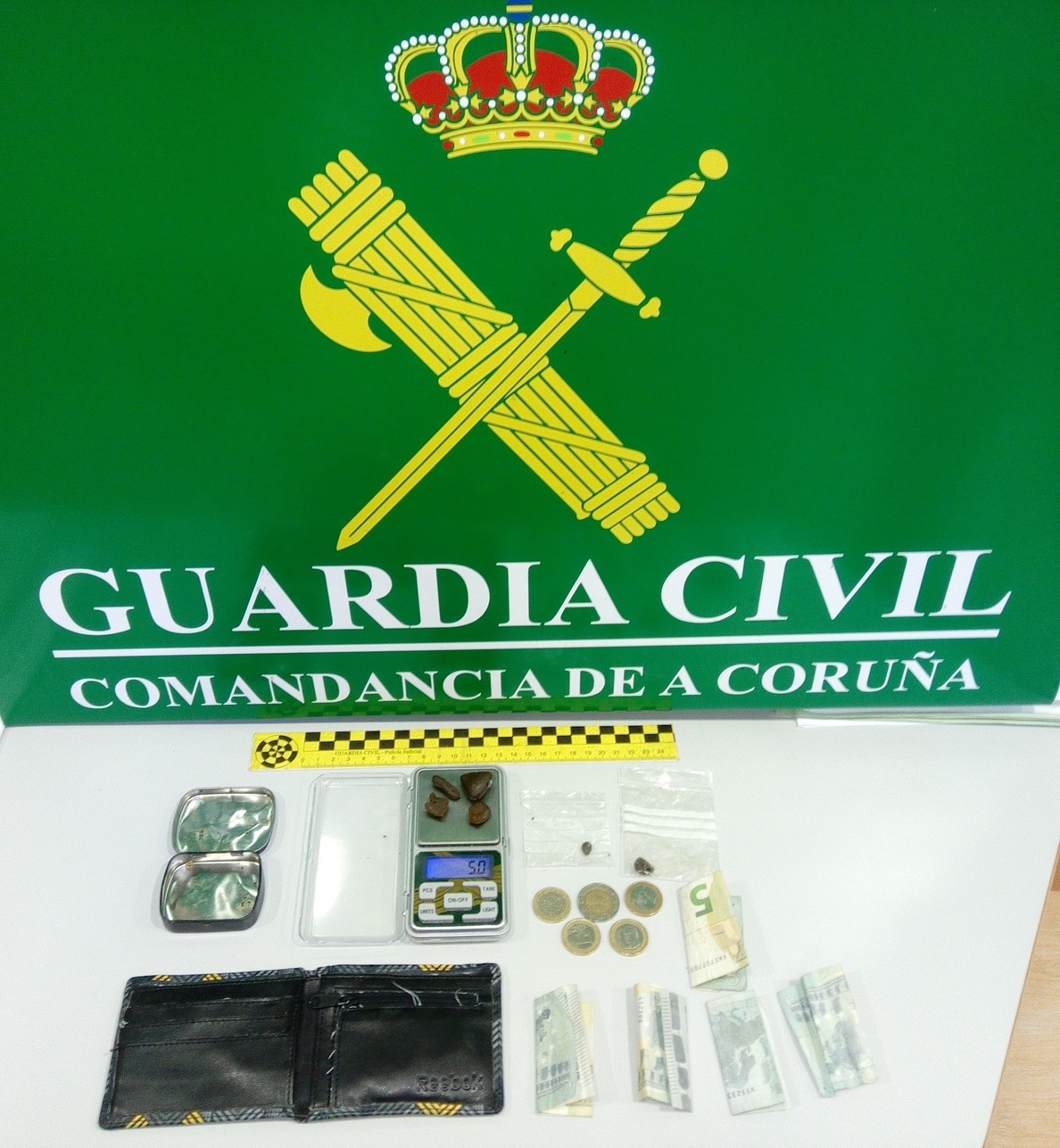 La Guardia Civil detiene a un joven en Boiro (A Coruña) acusado de traficar droga cerca de un centro escolar