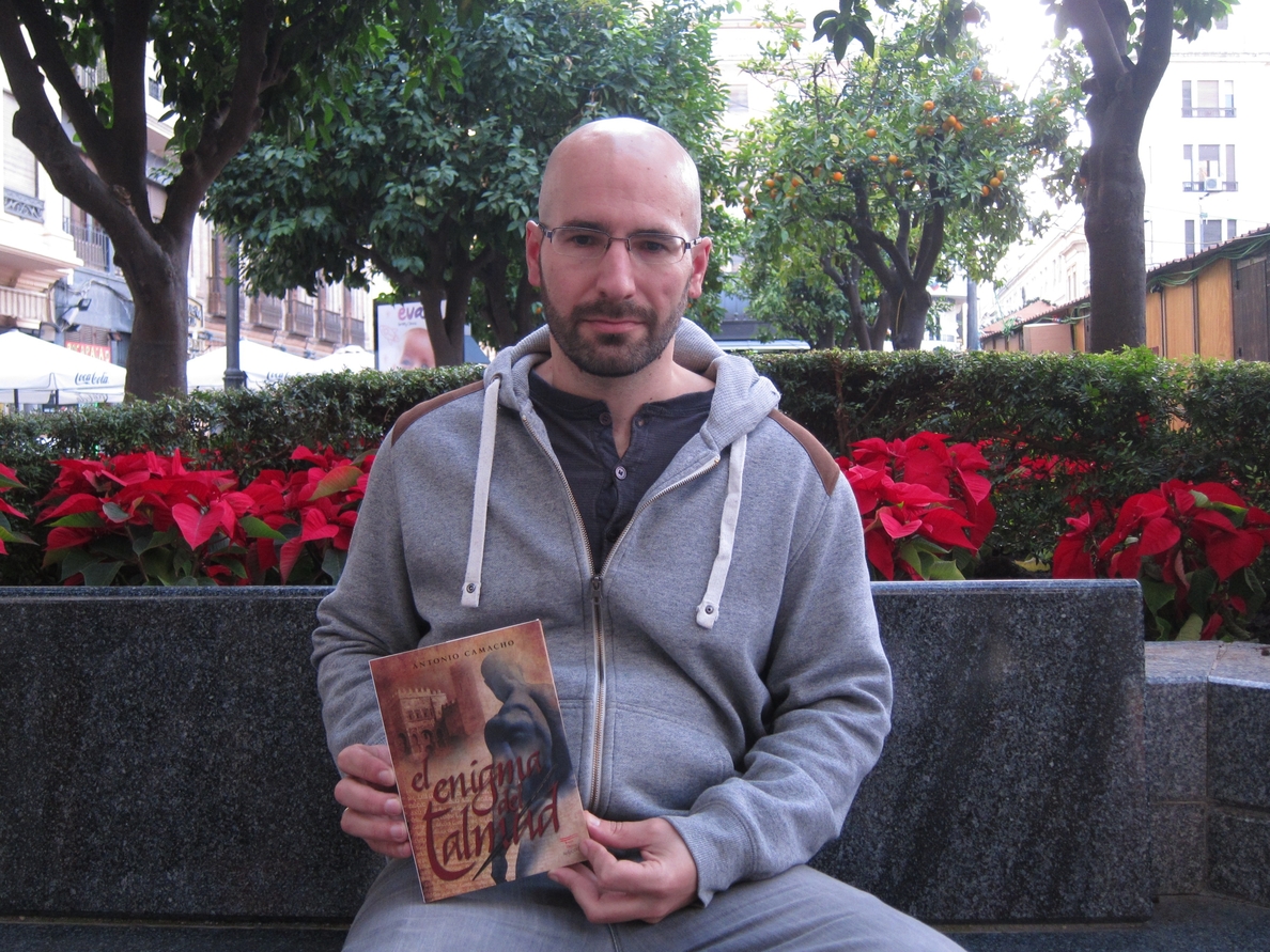 El escritor Antonio Camacho invita a una aventura en el Califato amenazado por luchas cristianas