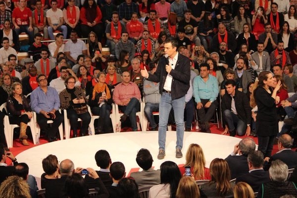 Pedro Sánchez pide el voto para el «cambio razonable»: «Ni morado, ni naranja, tarjeta roja a Rajoy el próximo domingo»
