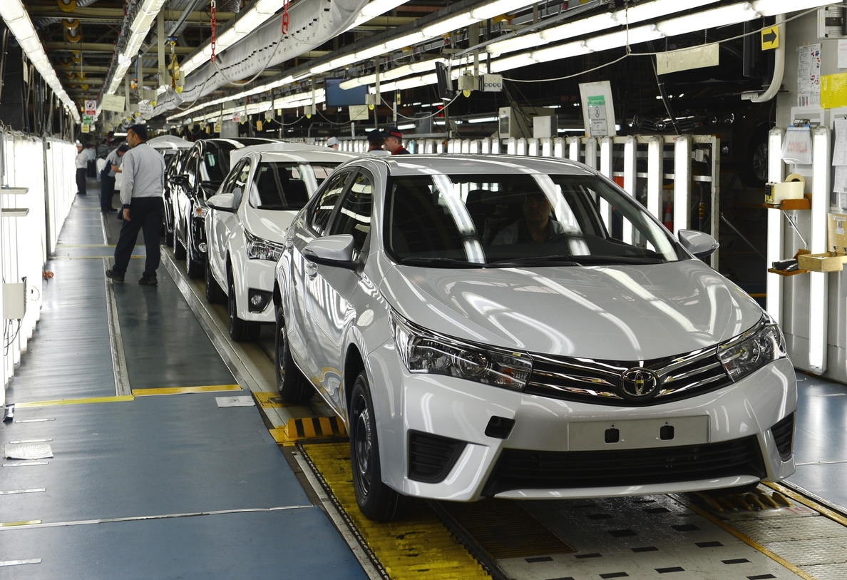Los fabricantes japoneses de automóviles mejoran su producción en 2015
