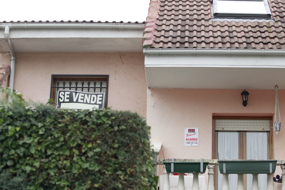 La incertidumbre frena la compraventa de viviendas y «suaviza la recuperación», según BBVA Research