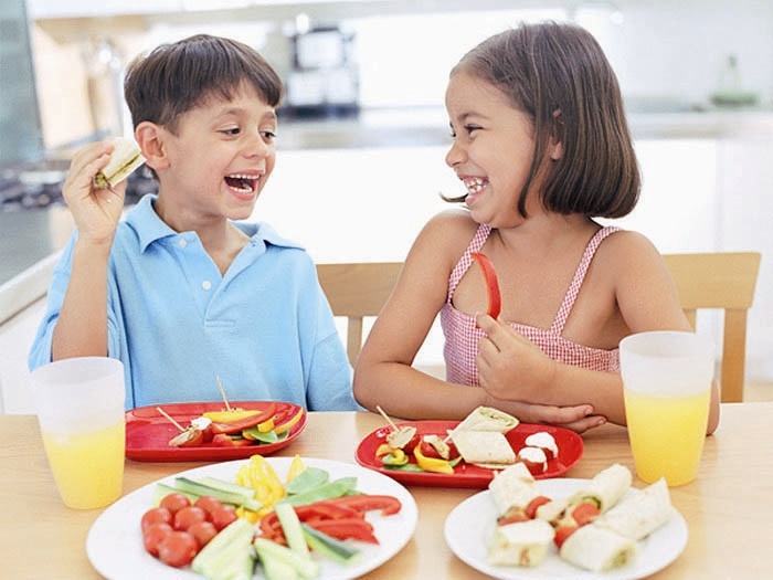 Los niños y adolescentes con hábitos de vida saludables siguen un patrón de dieta más cercano al mediterráneo