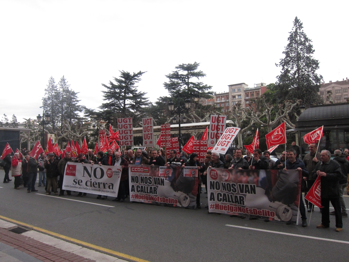 UGT y CCOO se concentran en apoyo a los 8 trabajadores de Airbus y «por el derecho a la huelga»