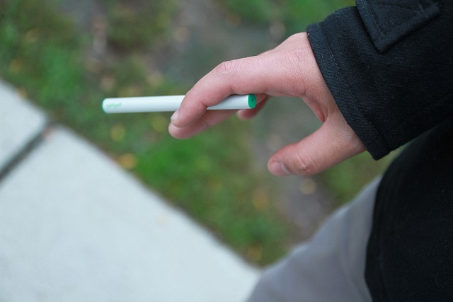 Médicos de familia proponen hacer un seguimiento del consumo del cigarrillo electrónico en la Encuesta Nacional de Salud