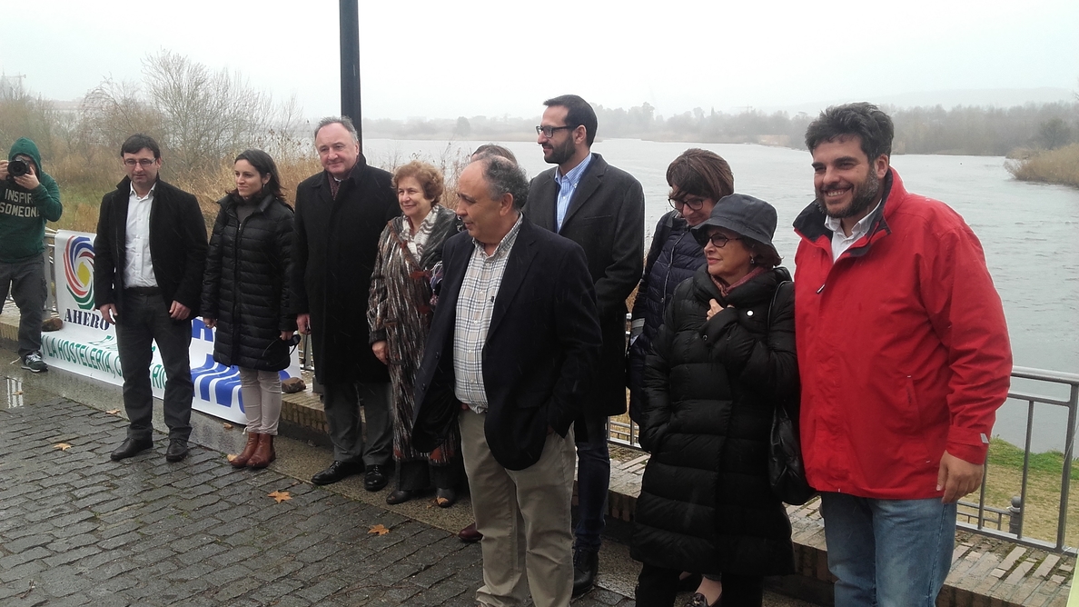 La Plataforma del Tajo muestra a eurodiputados en Talavera como un río «ha sido sustituido por una charca»