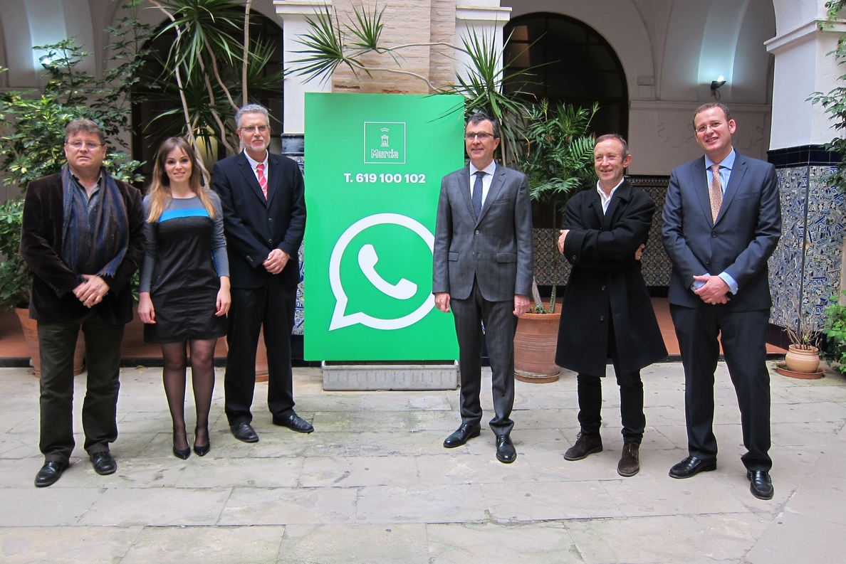 El Ayuntamiento de Murcia, el primero de España en informar a los jóvenes y atender sus consultas vía WhatsApp