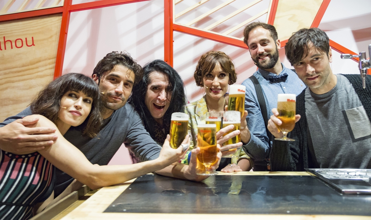 Mario Vaquerizo, Nerea Barros, Ana Morgade, Álex García o Javier Rey aprenden a »tirar cerveza»