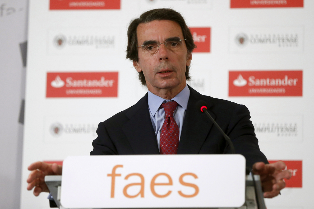 Aznar felicita a Rajoy y le da su apoyo para formar gobierno lo antes posible