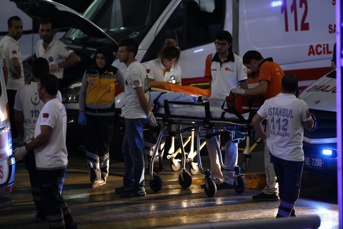 Tres suicidas matan a 36 personas en el aeropuerto de Estambul