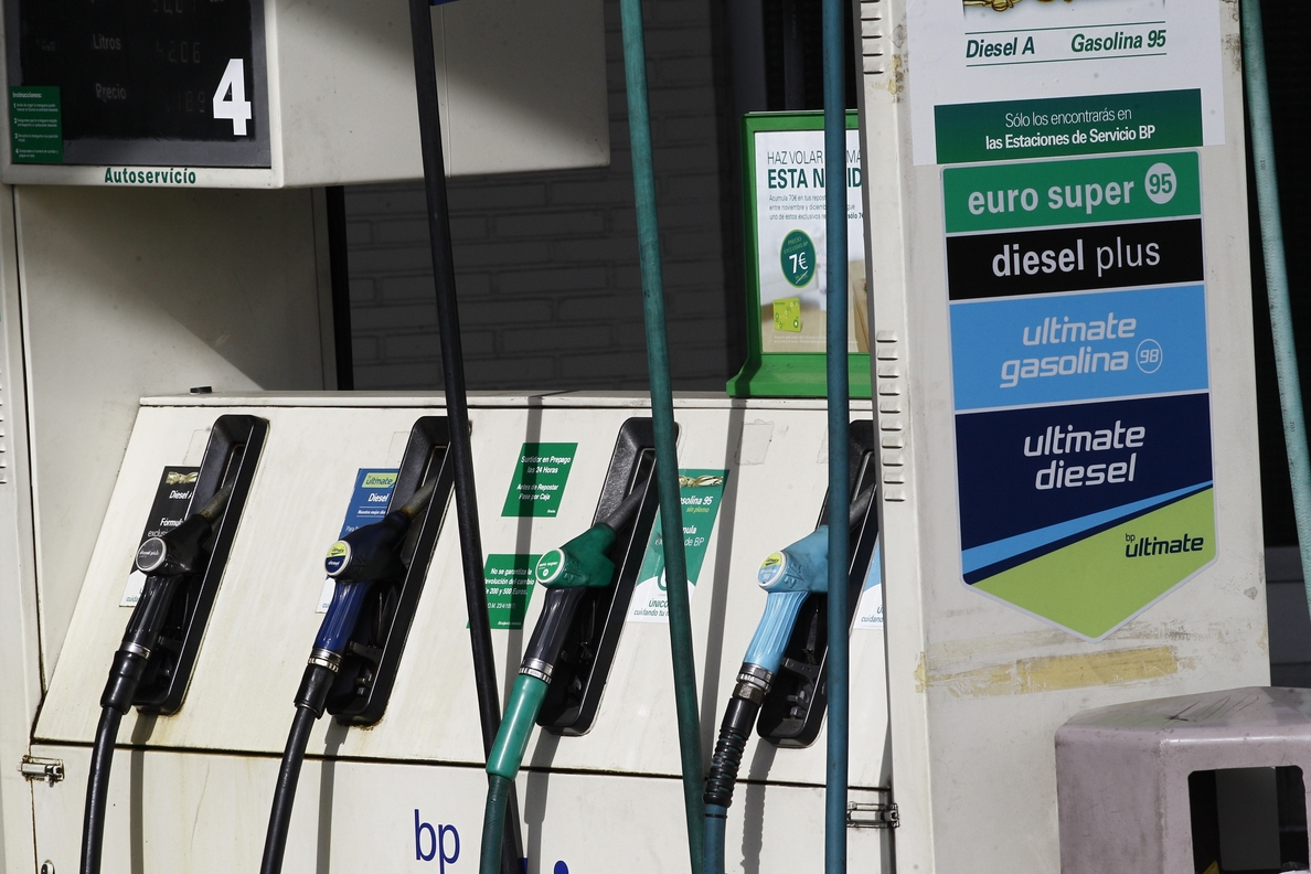 El precio antes de impuestos del gasóleo aumenta un 9% en mayo y el de la gasolina un 4,4%
