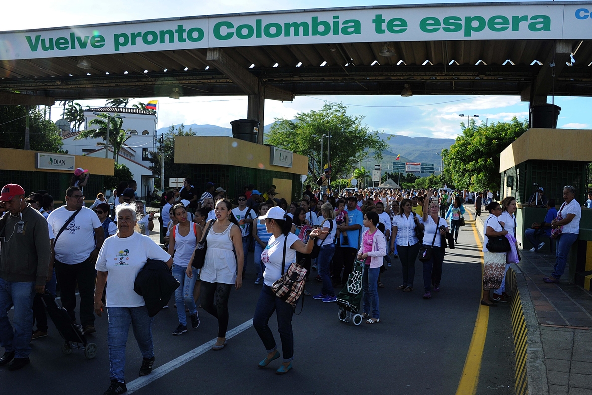 Los venezolanos experimentan en Colombia los añorados supermercados llenos