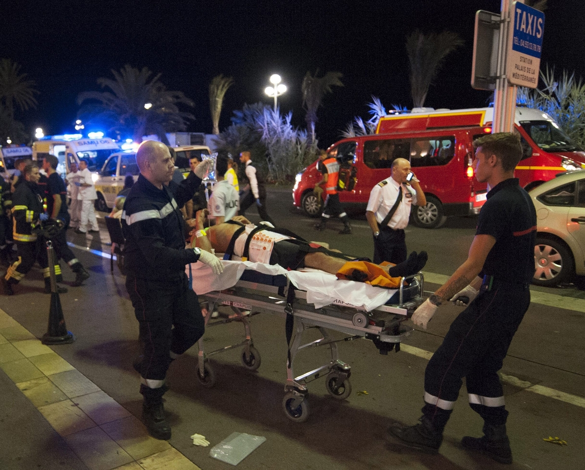 El Estado Islámico reivindica la matanza de Niza y Francia detiene a 5 sospechosos más